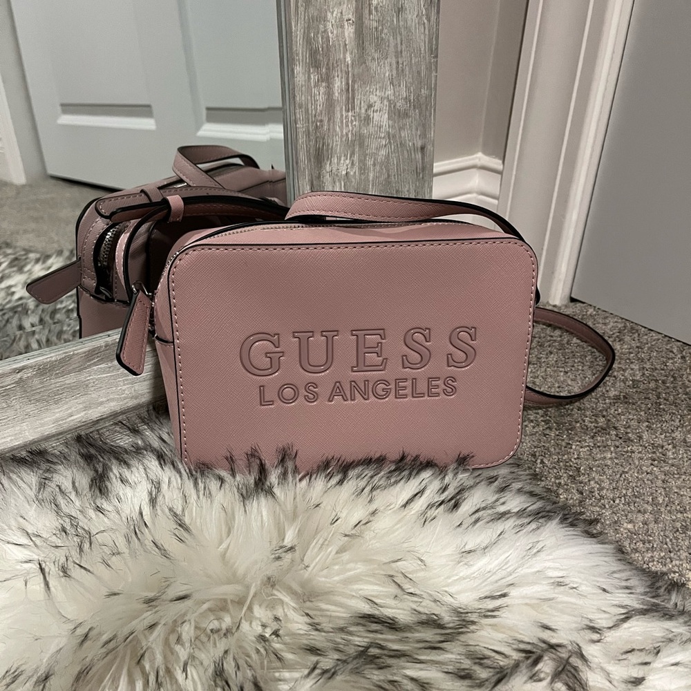 GUESS Crossbody Purse!